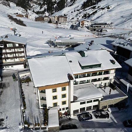 Hotel Albona Nova Zürs Esterno foto